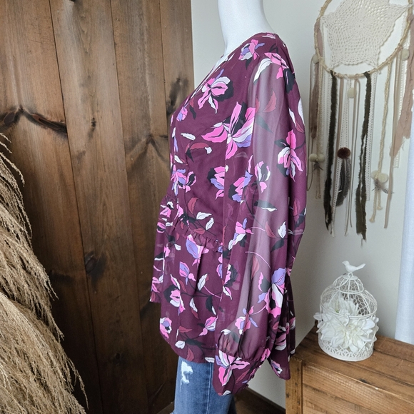 Lane Bryant Floral V-neck Peplum Blouse - Picture 2 of 15